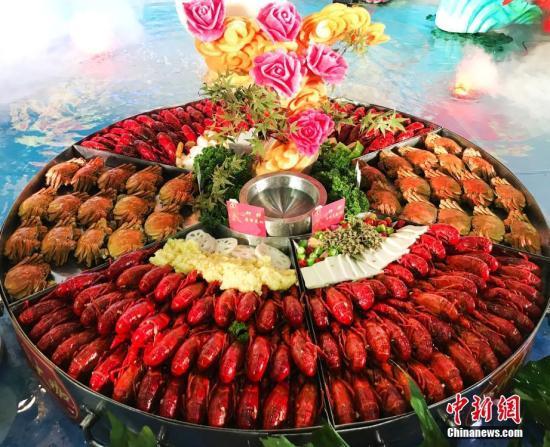 小龍蝦橫行德國柏林 政府鼓勵(lì)吃貨們大快朵頤！