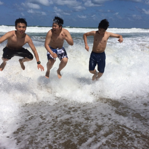 贏在起跑線？中國孩子赴美留學(xué)是否越早越好？