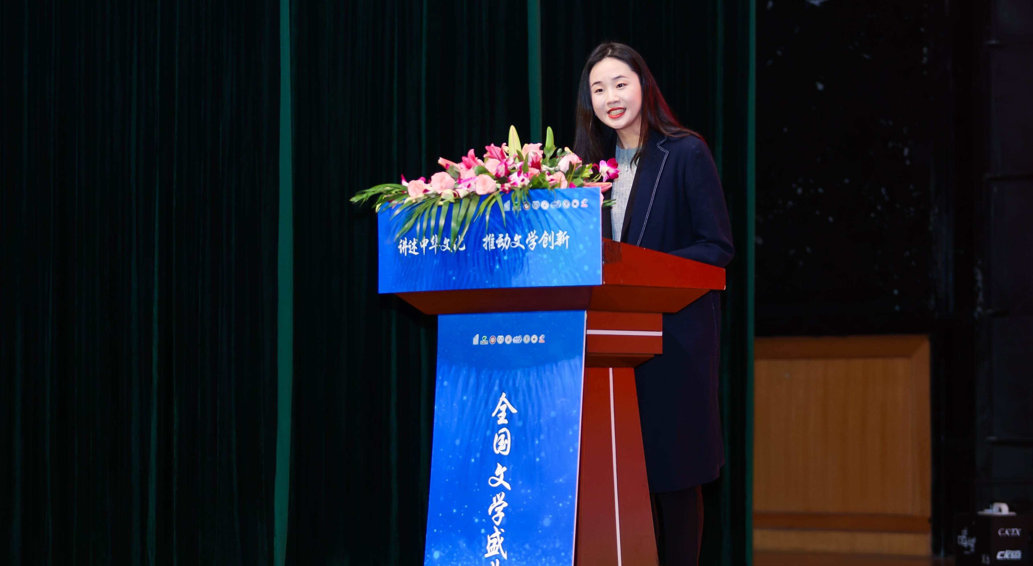 全國(guó)文學(xué)盛典名師大講堂成員、組委會(huì)專家委委員劉翔宇